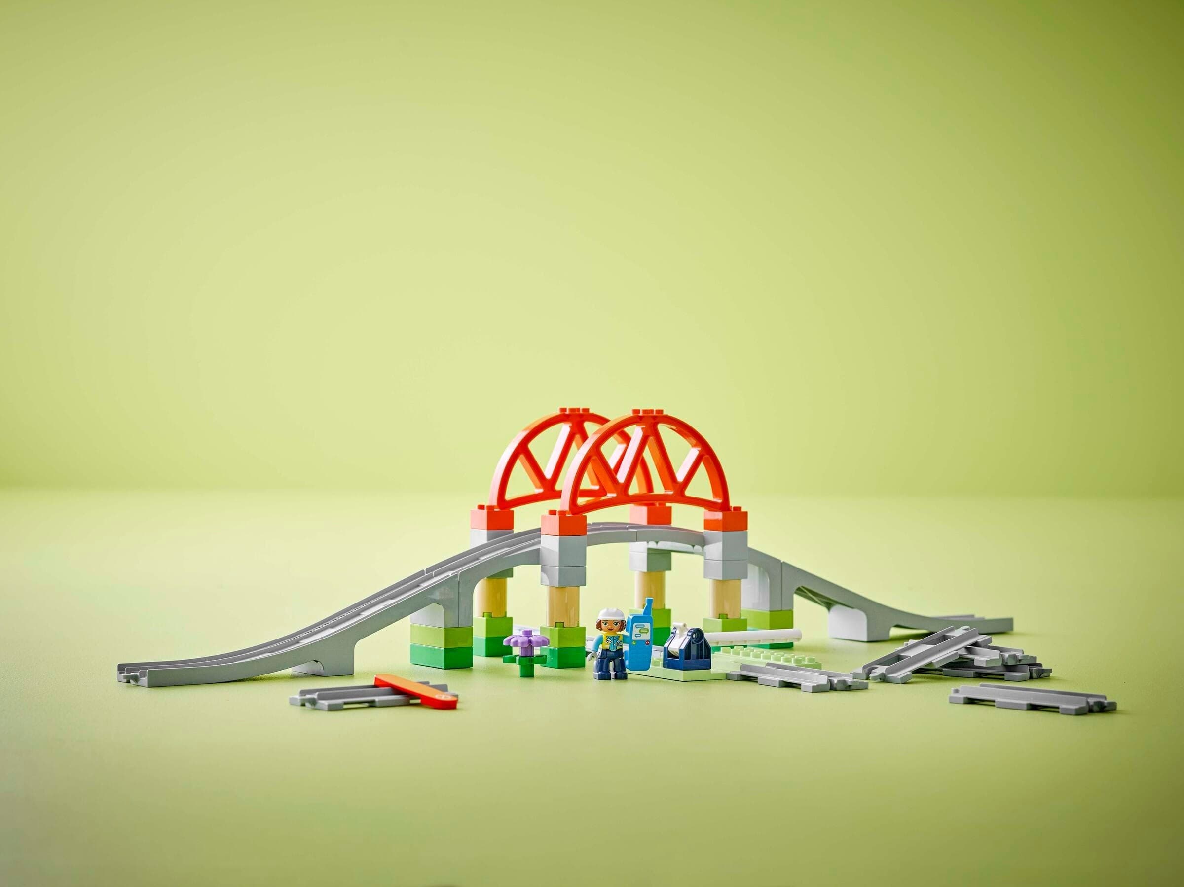 Train Bridge and Tracks Expansion Set