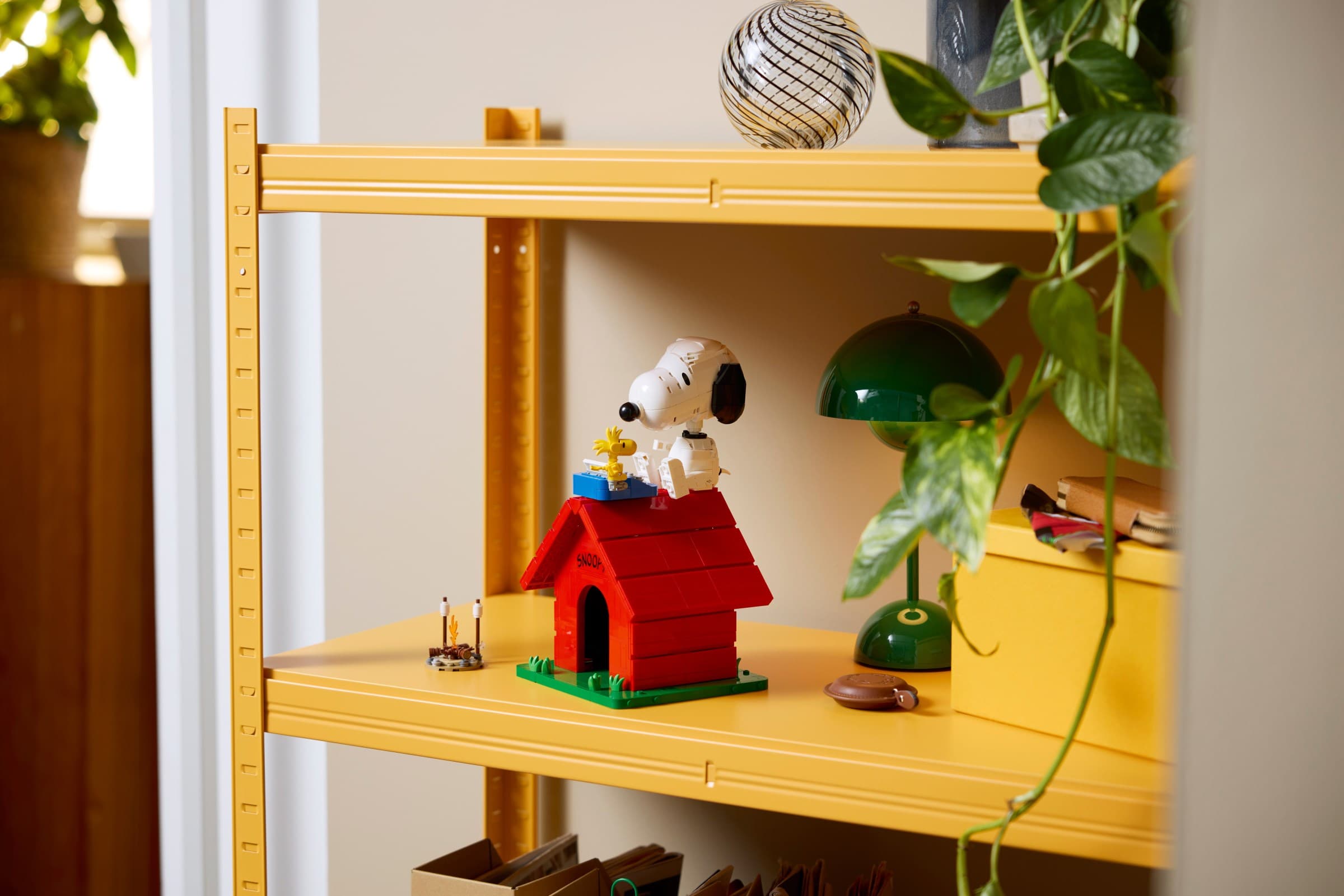 Peanuts: Snoopy's Doghouse