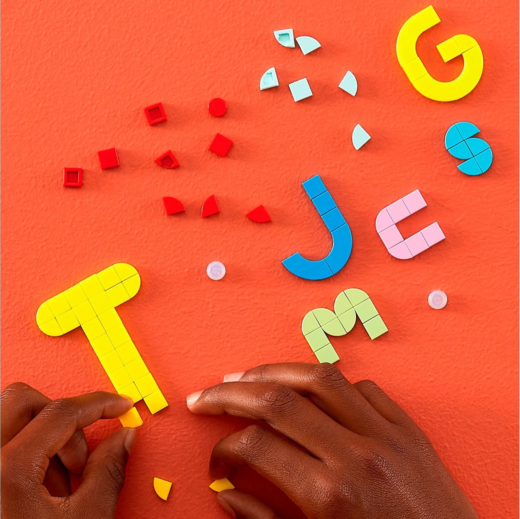 Lots of DOTS – Lettering