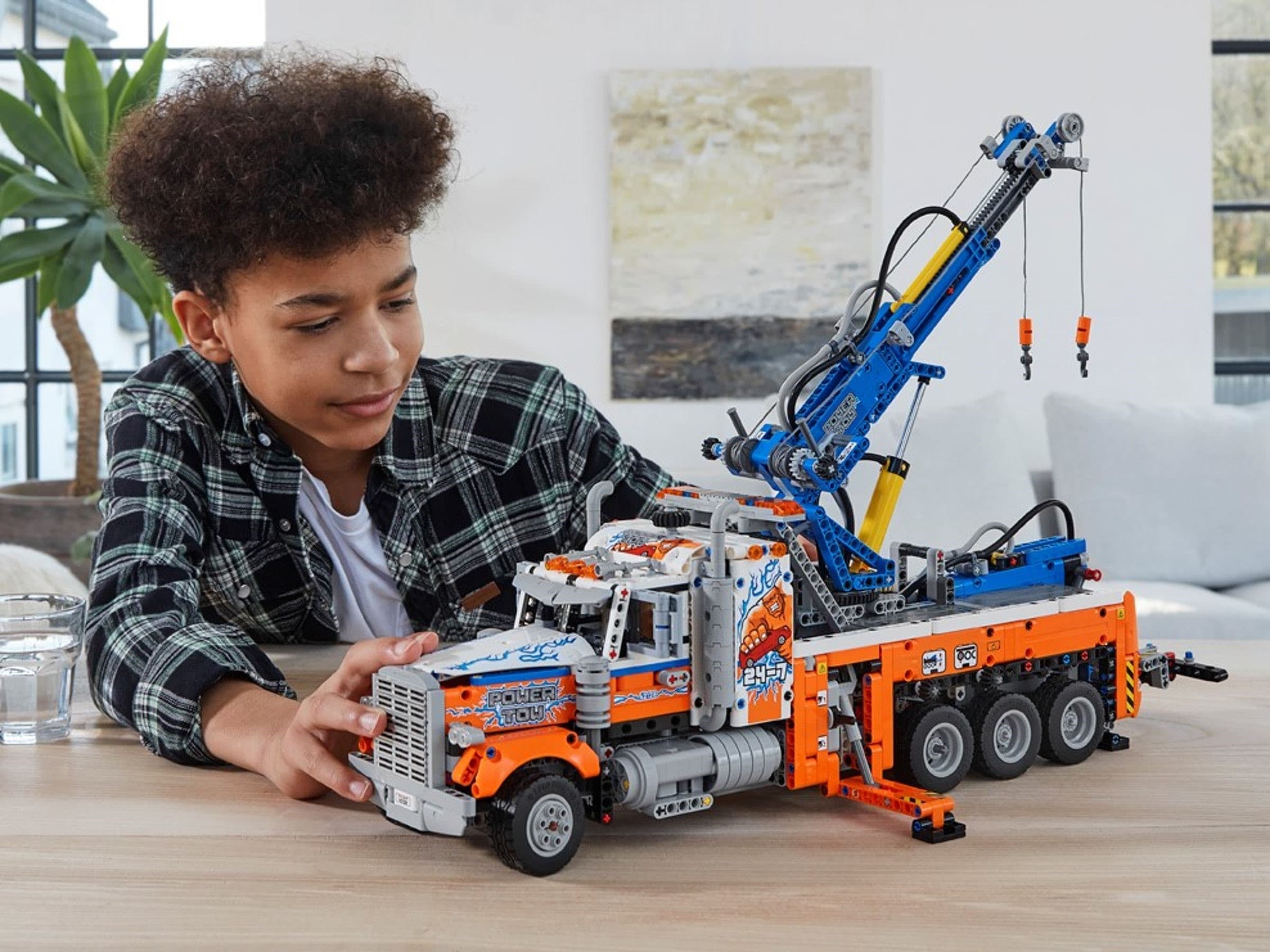 Heavy Duty Tow Truck