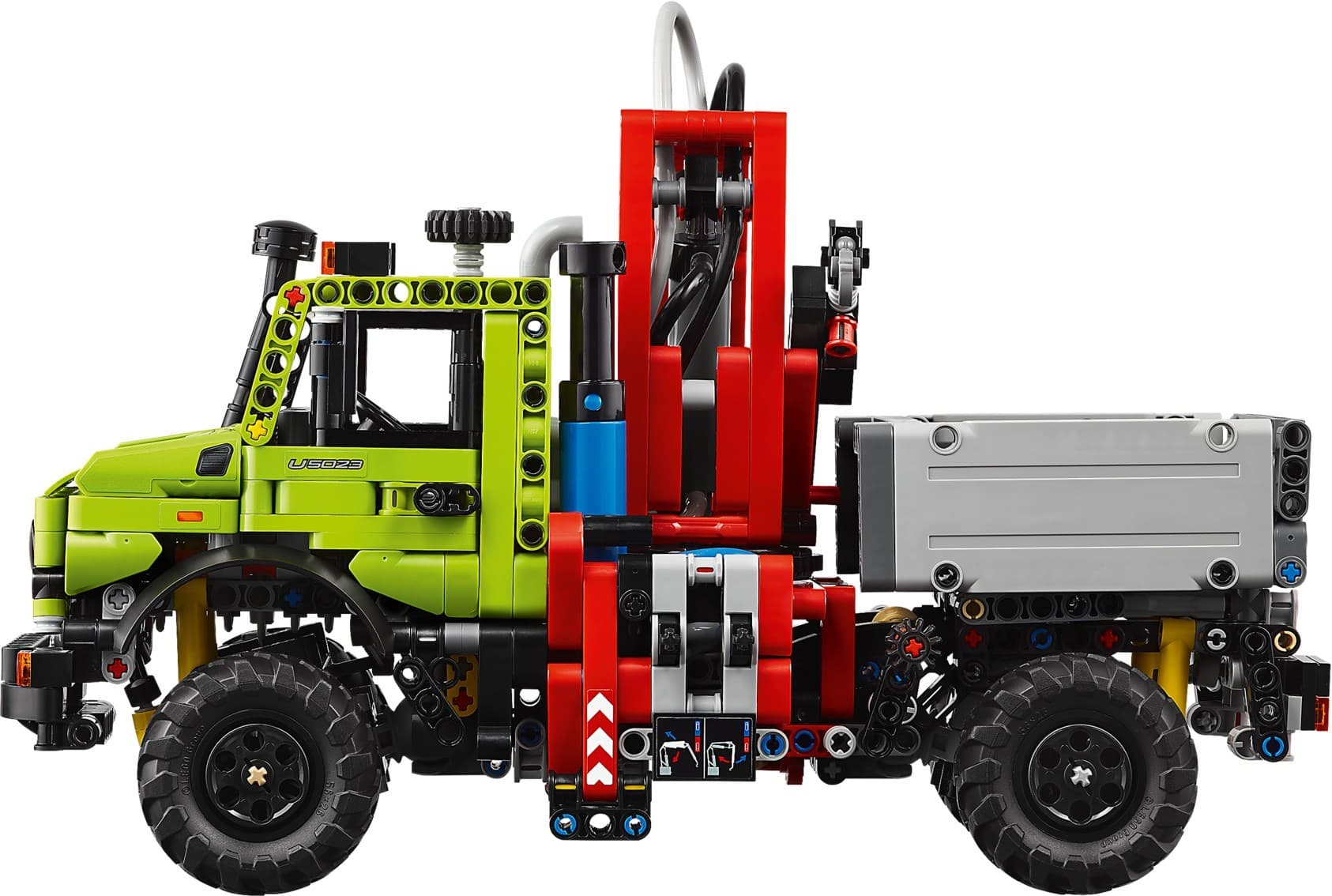Mercedes-Benz Unimog U 5023 with Crane