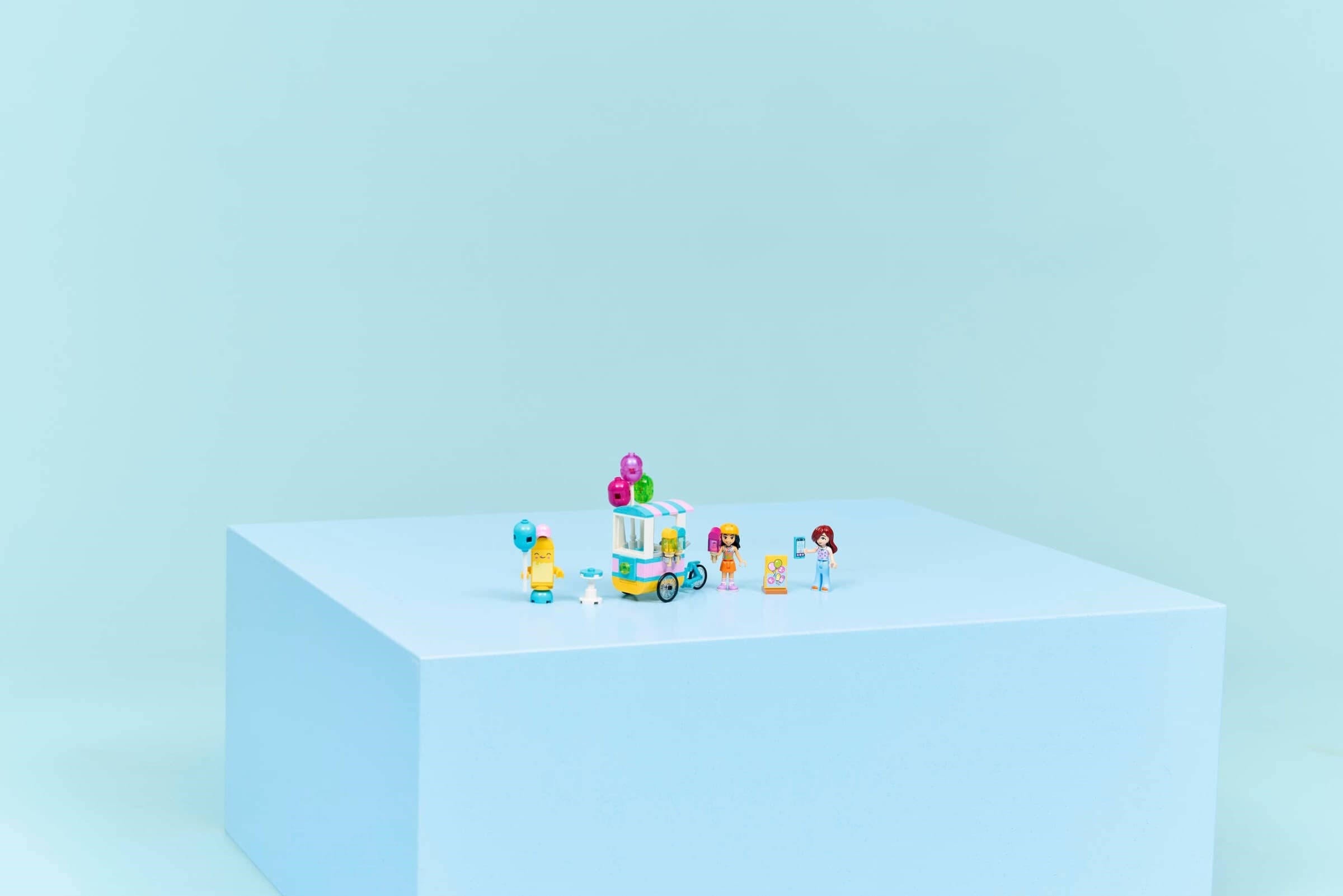 Ice Cream & Balloon Stand