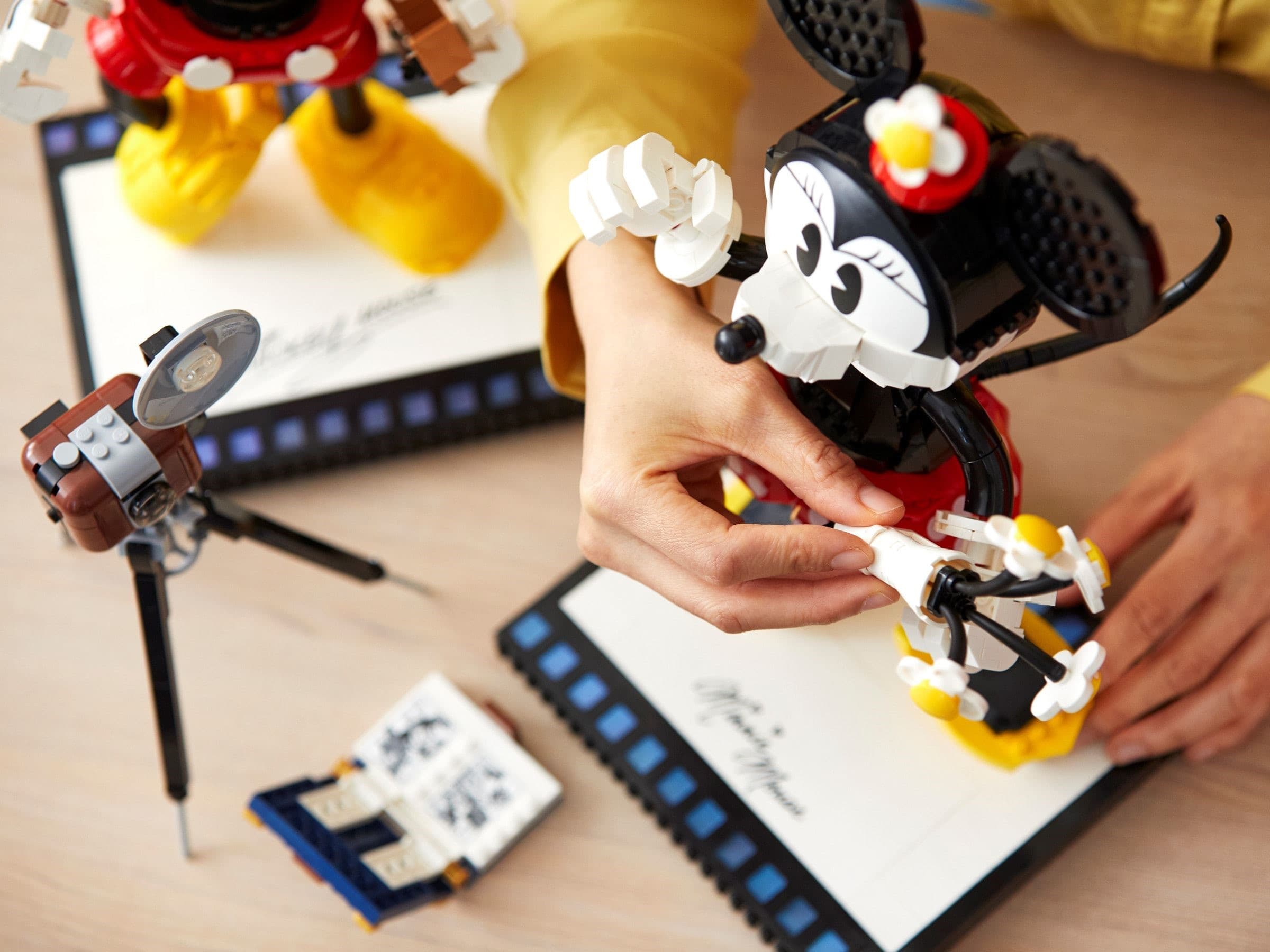 Mickey Mouse & Minnie Mouse