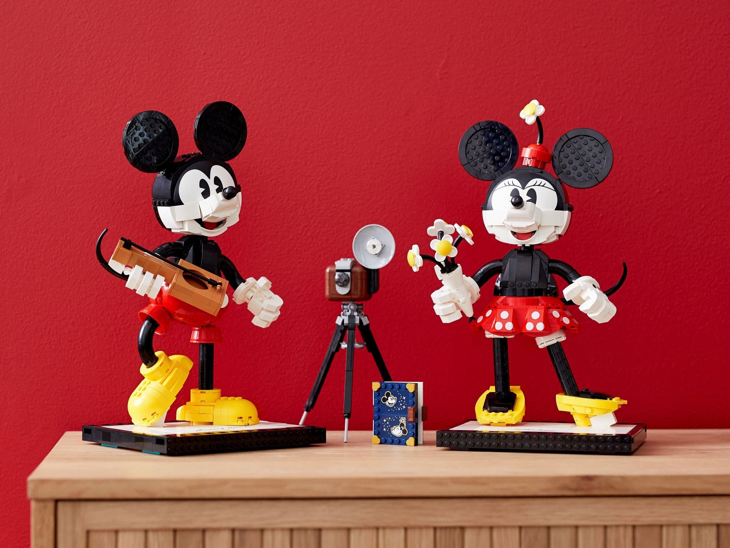 Mickey Mouse & Minnie Mouse