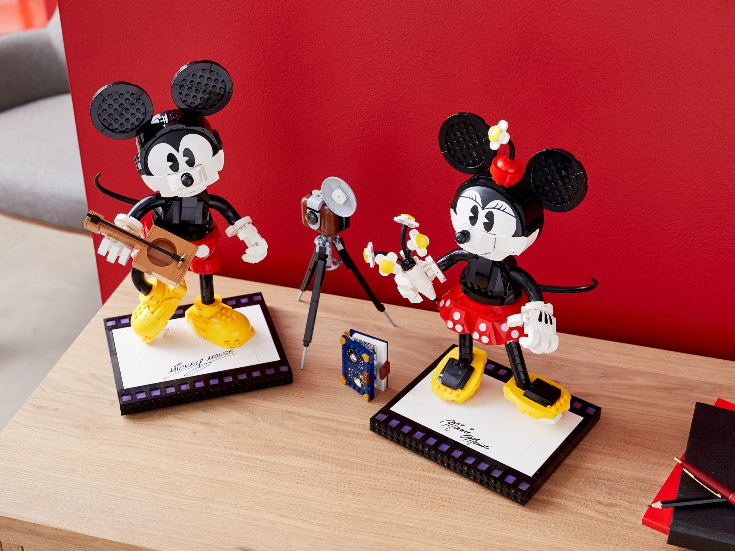 Mickey Mouse & Minnie Mouse