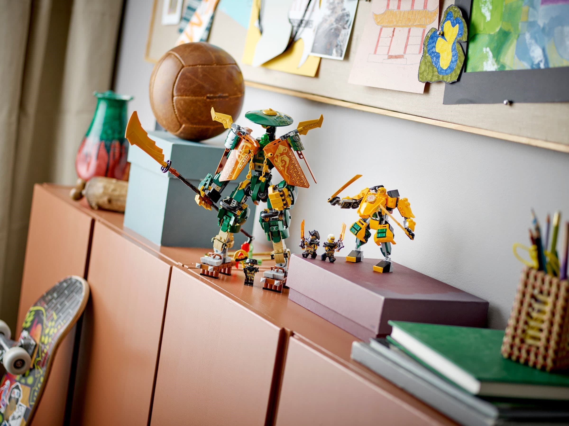 Lloyd and Arin's Ninja Team Mechs