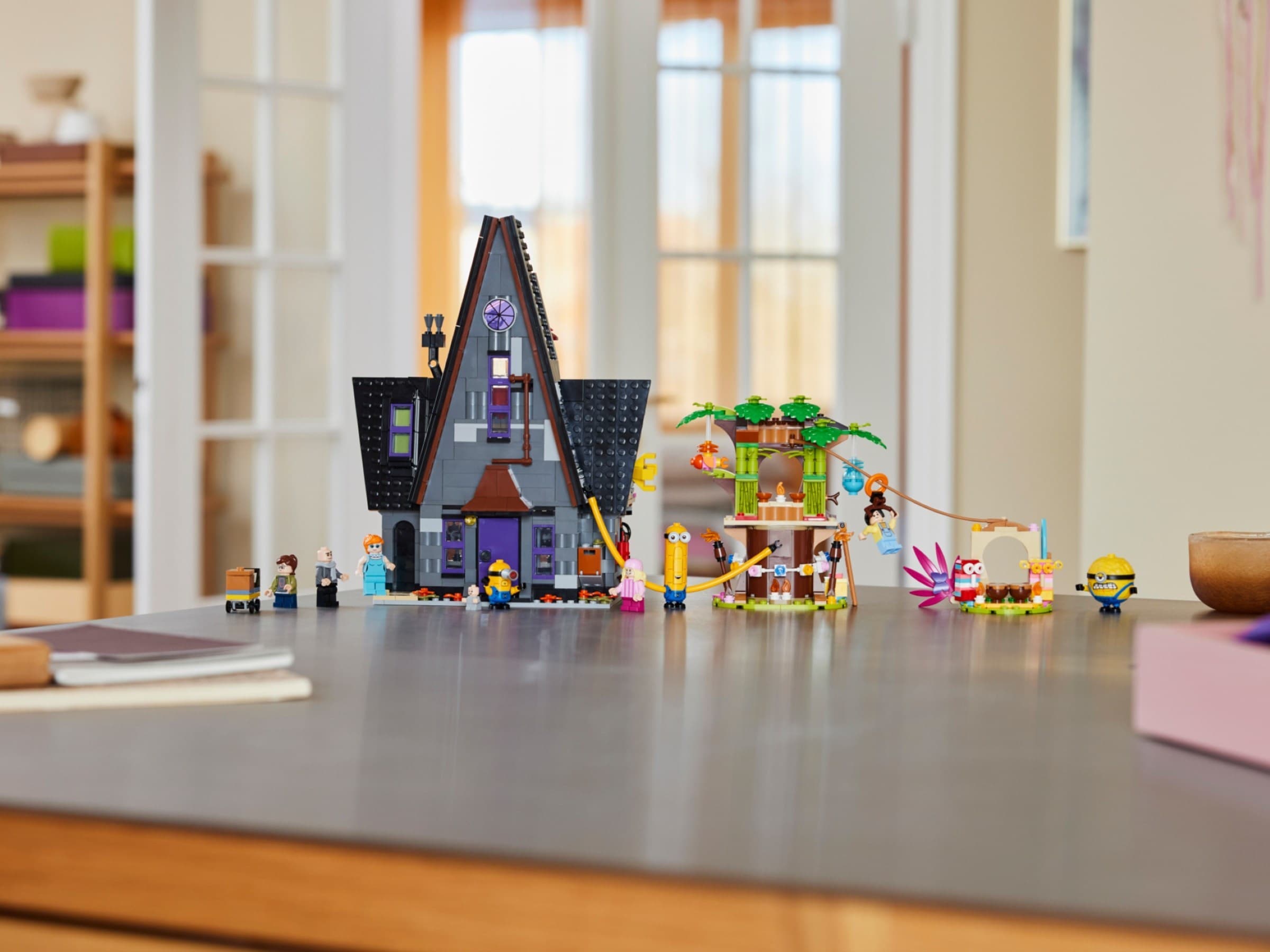 Minions and Gru's Family Mansion