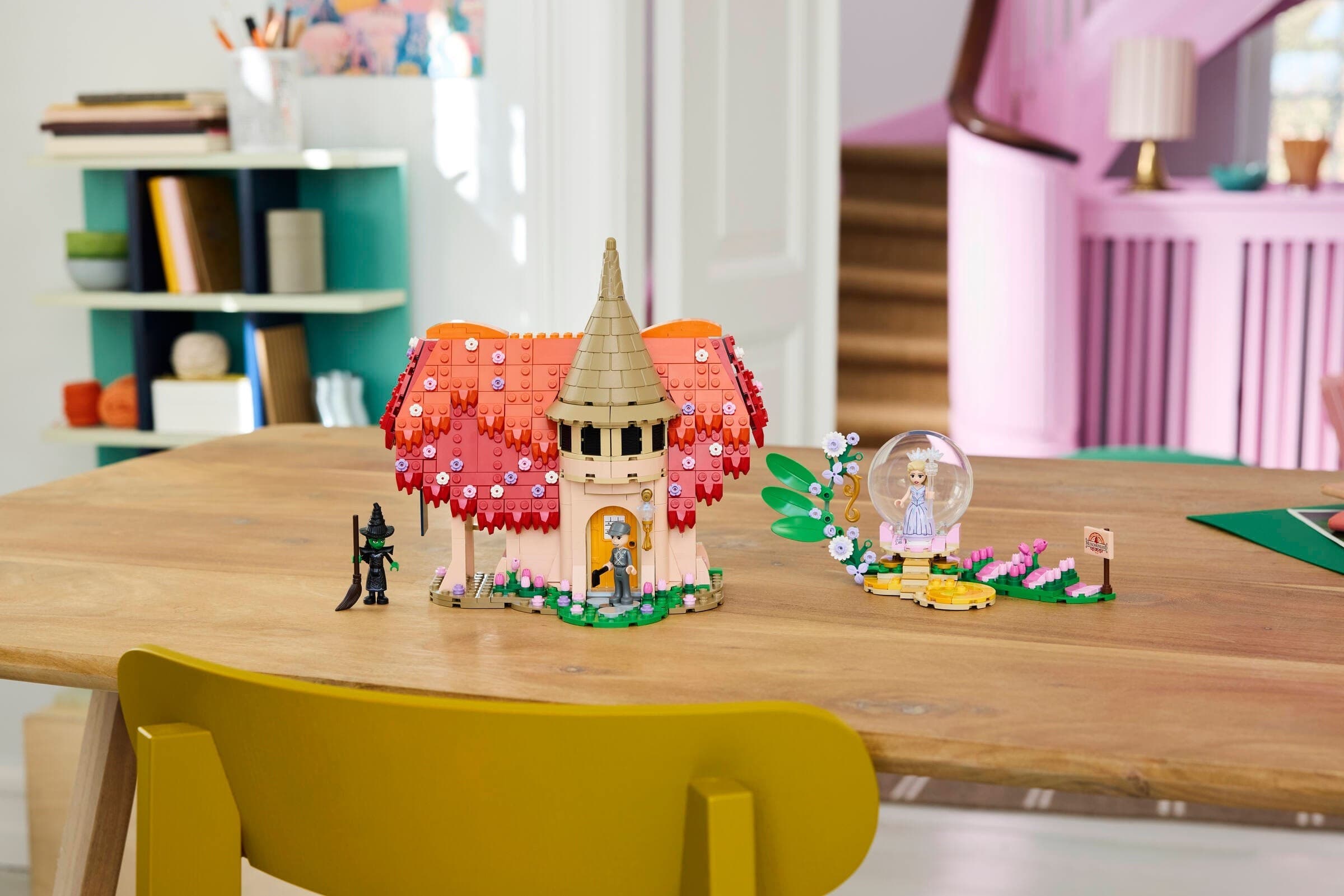 Glinda & Elphaba Visit Munchkinland