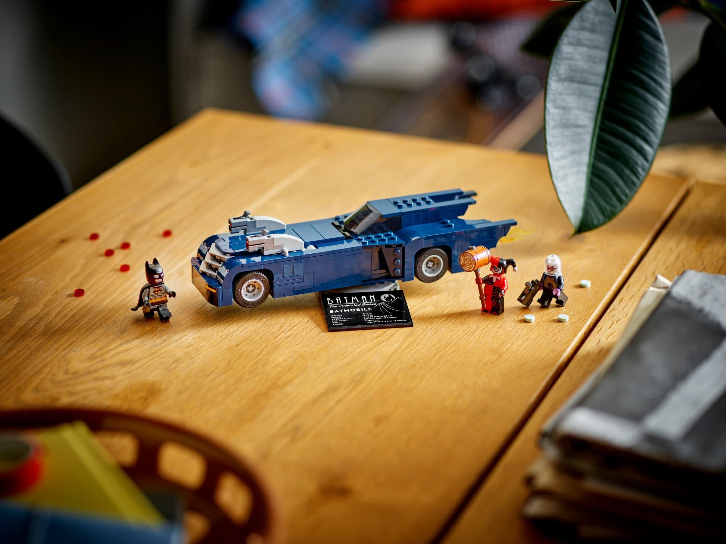 Batman with the Batmobile vs Harley Quinn and Mr. Freeze