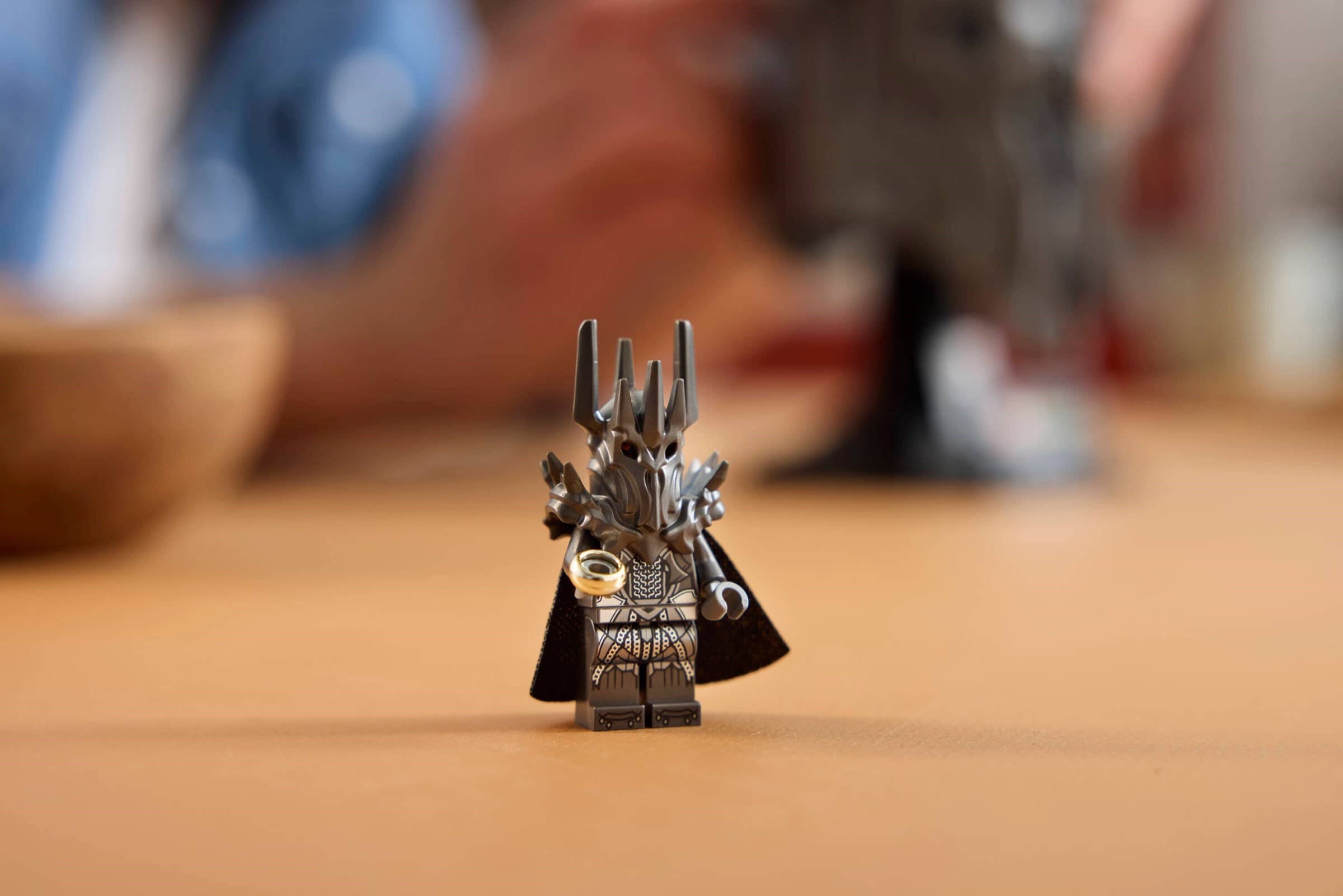 The Lord of the Rings: Sauron's Helmet