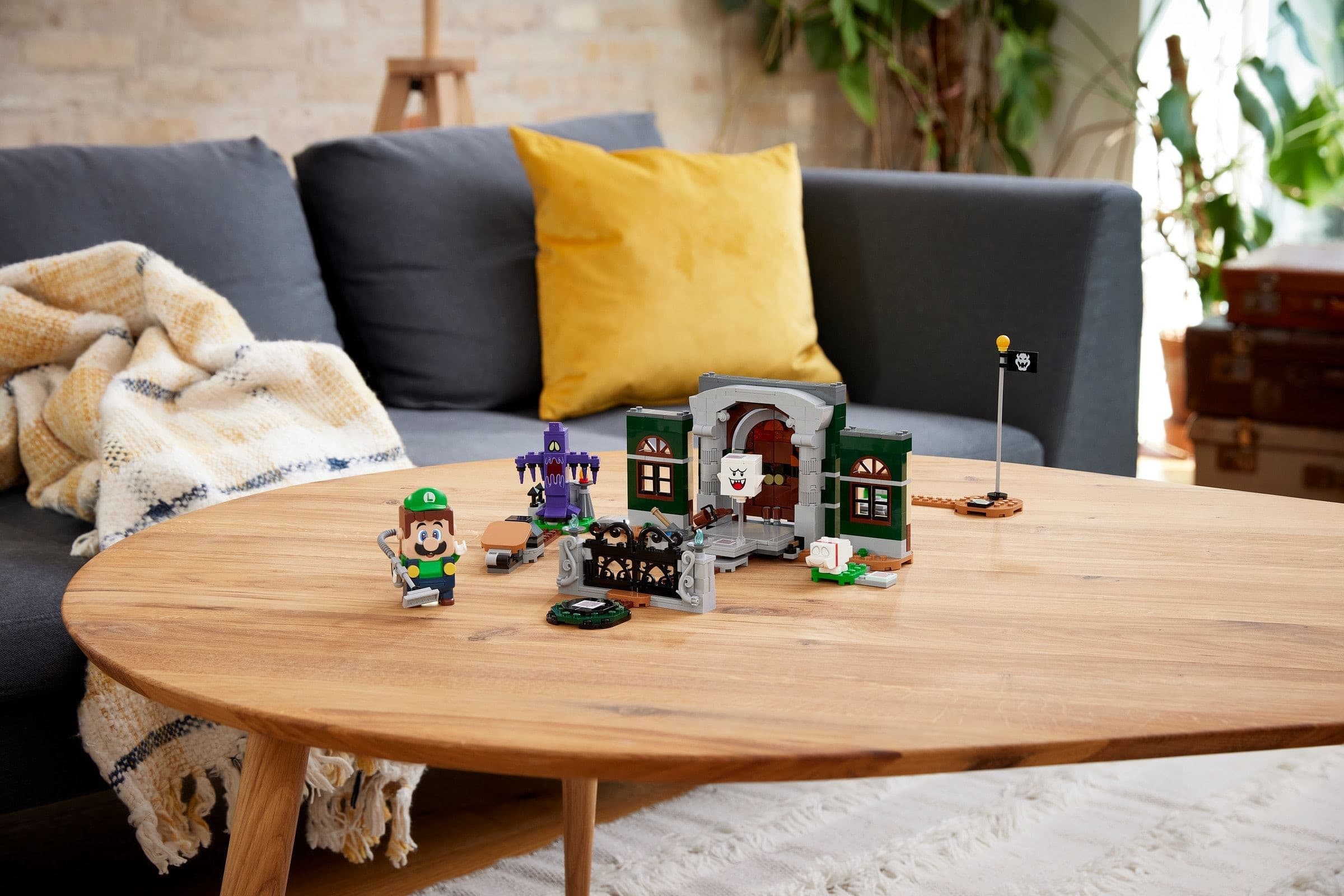 Luigi's Mansion Entryway Expansion Set