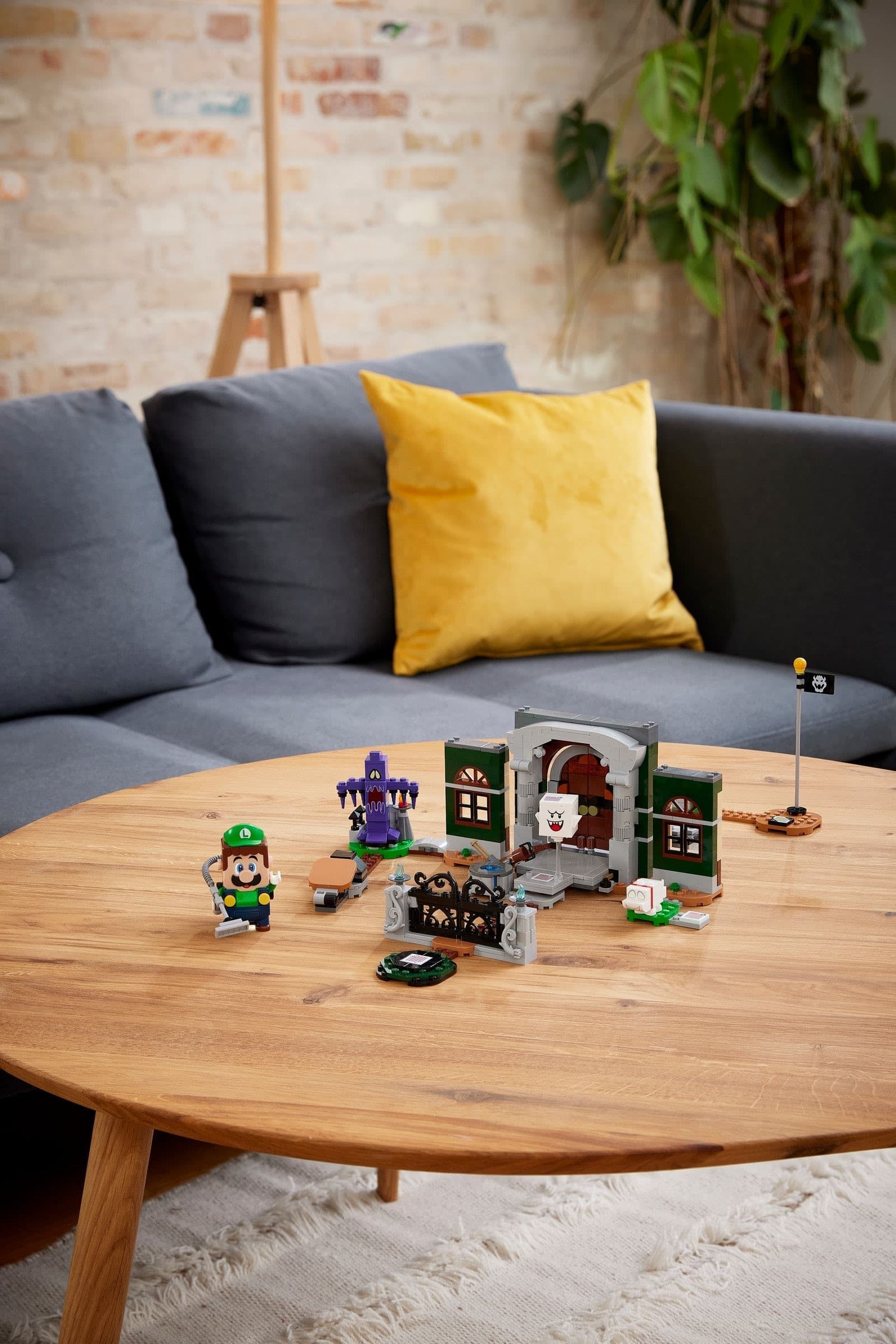 Luigi's Mansion Entryway Expansion Set