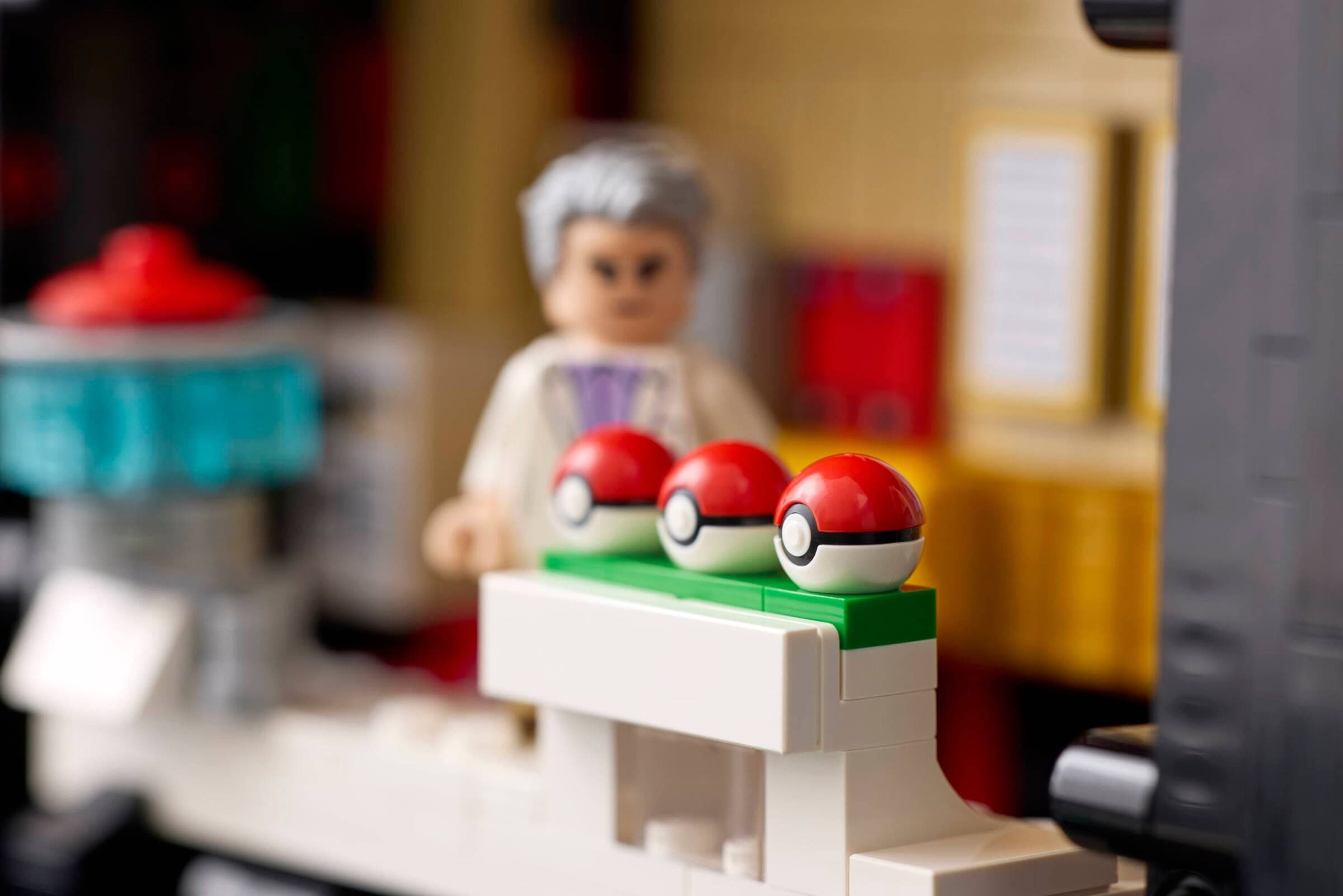 Iconic Trainer Moments Poké Ball