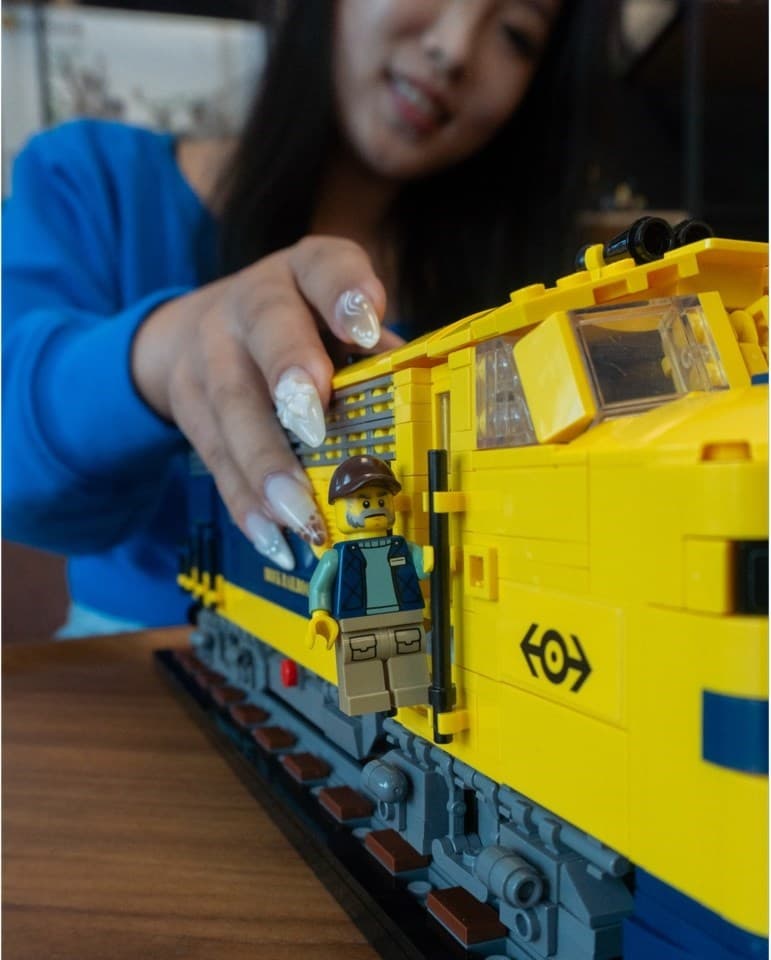Brick Railroad Locomotive
